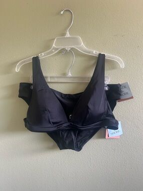 NWT Shade & Shore Black Wireless Bikini Top and Bottom Set